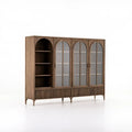 Vitrina de almacenamiento de madera marrón con cuerpos de remate arqueados, diseñada por marbletableco, muebles de almacenaje elegante